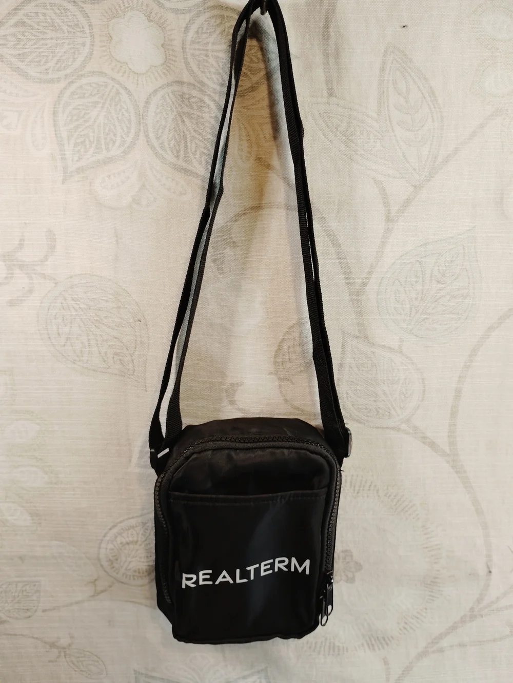 Hit Black  Compact Messenger/ Crossbody Bag